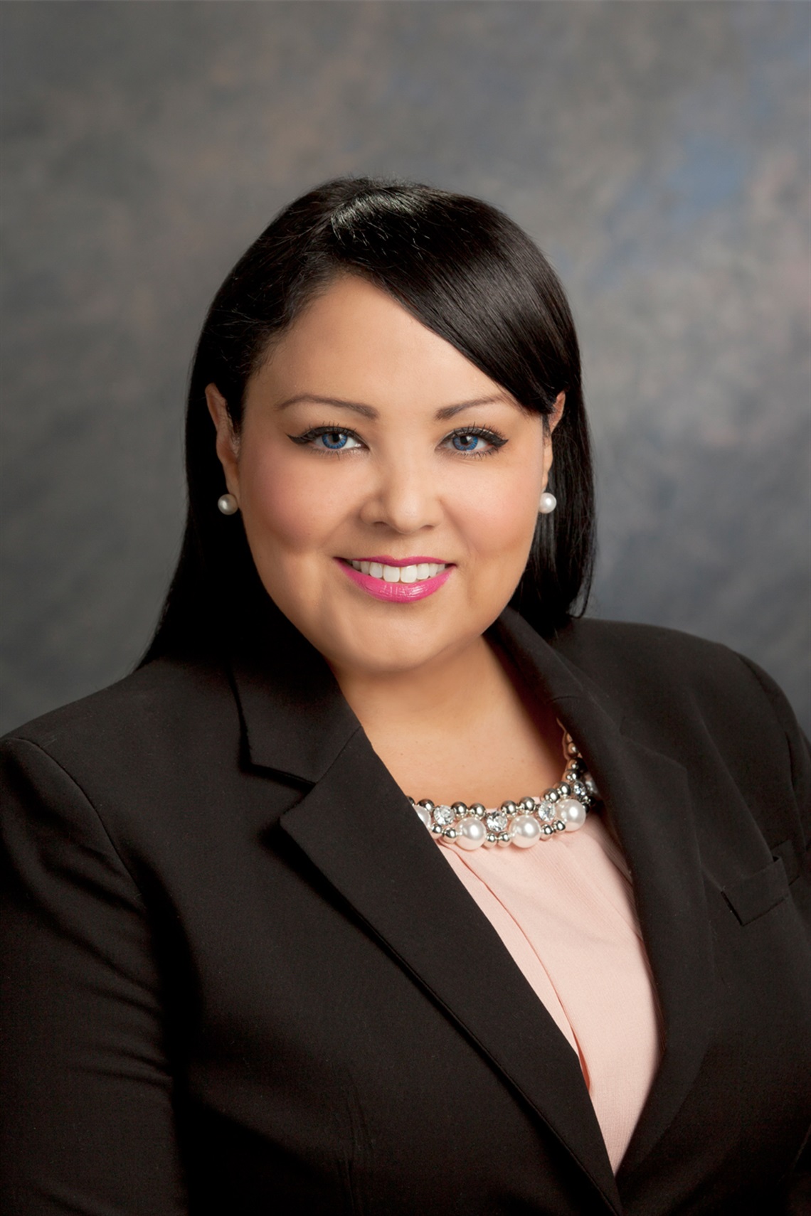 headshot of Viviana Janer